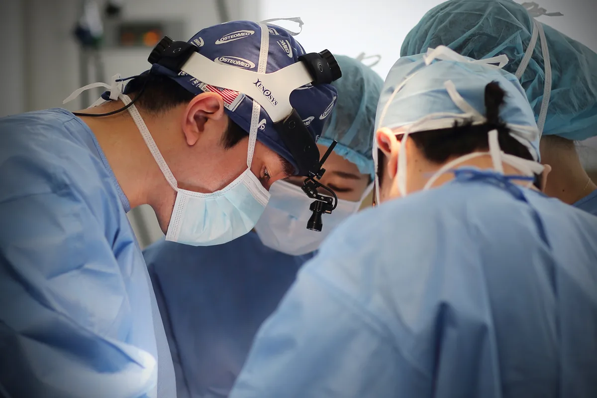 서면 양악수술 — 3D 얼굴뼈 분석 화면을 보며 수술을 계획하는 더바른윤곽 이상훈 원장
